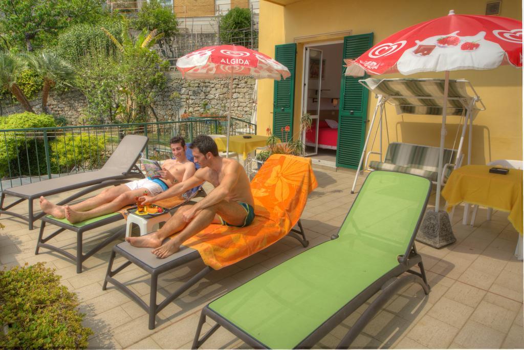 Hotel Deutsche Familien Finale Ligure Exterior foto