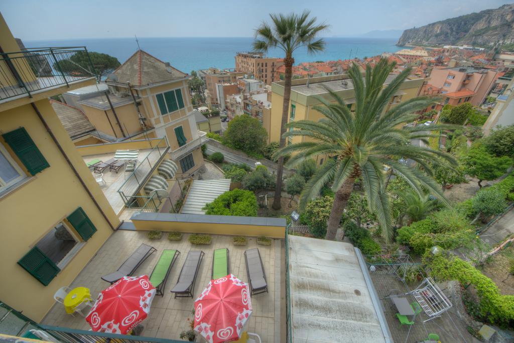 Hotel Deutsche Familien Finale Ligure Exterior foto