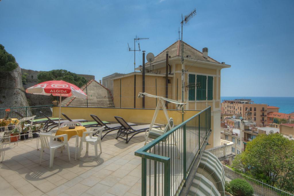Hotel Deutsche Familien Finale Ligure Exterior foto