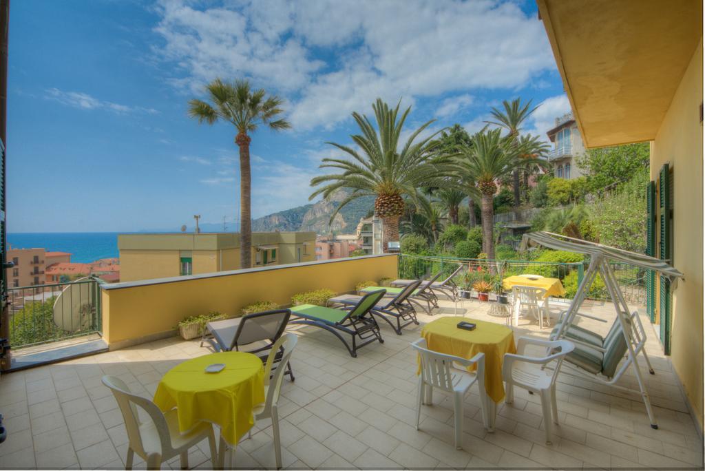 Hotel Deutsche Familien Finale Ligure Exterior foto