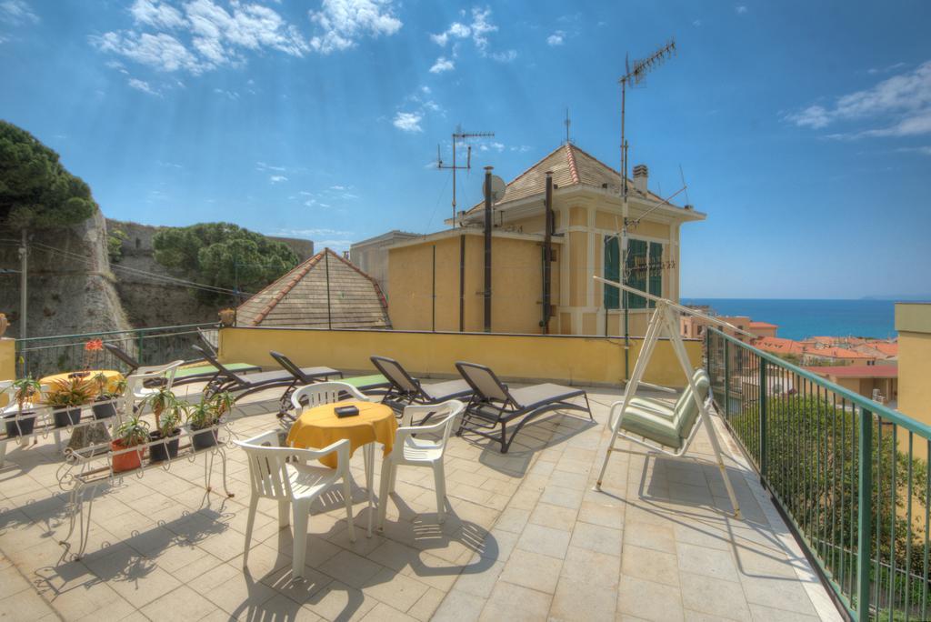 Hotel Deutsche Familien Finale Ligure Exterior foto