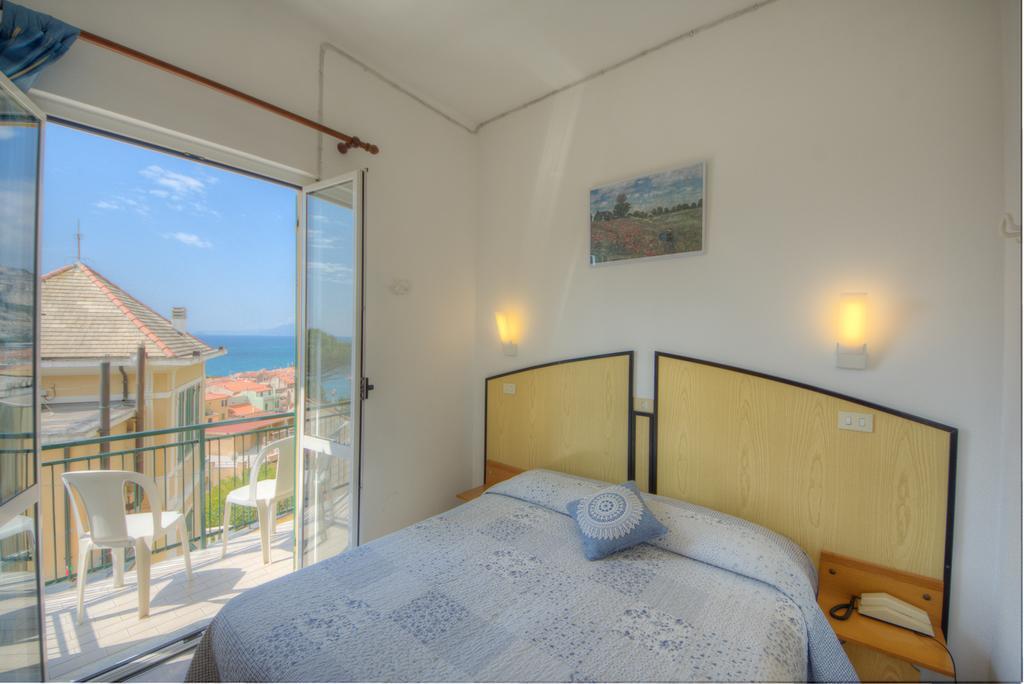 Hotel Deutsche Familien Finale Ligure Exterior foto