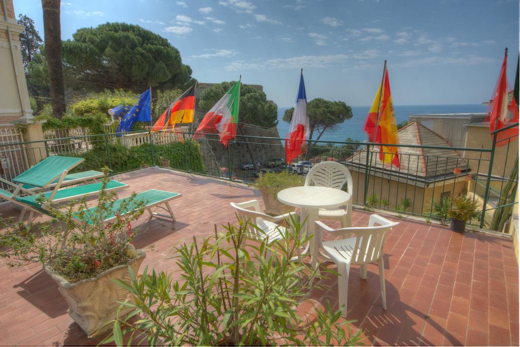 Hotel Deutsche Familien Finale Ligure Exterior foto