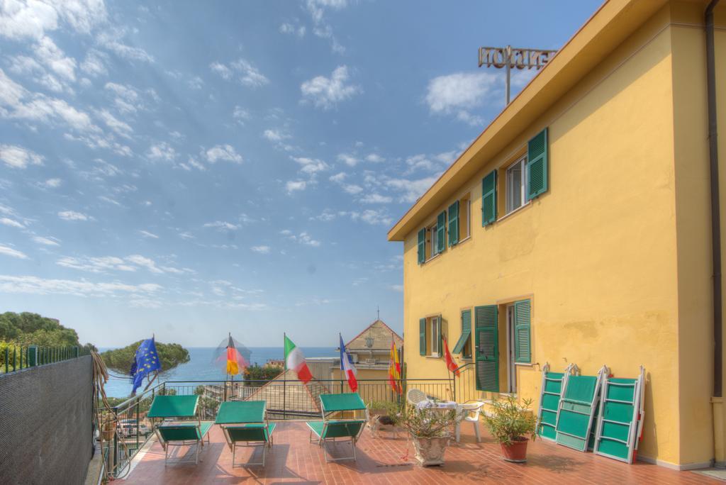 Hotel Deutsche Familien Finale Ligure Exterior foto