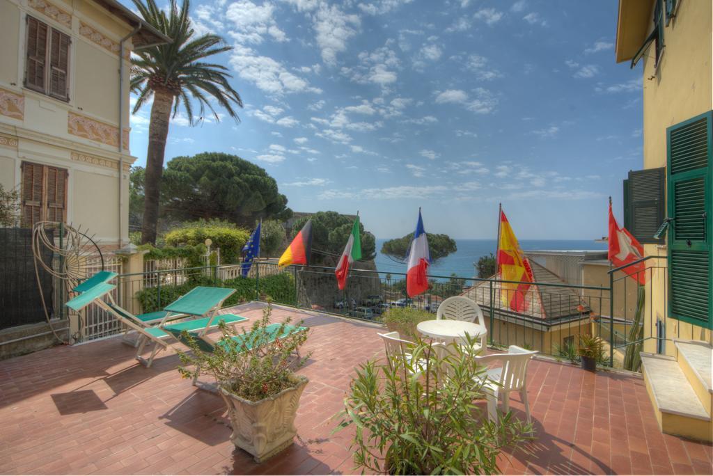 Hotel Deutsche Familien Finale Ligure Exterior foto