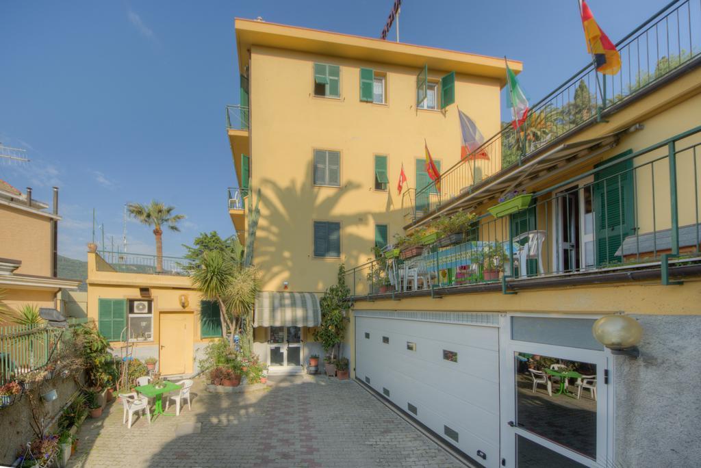 Hotel Deutsche Familien Finale Ligure Exterior foto